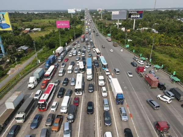 Đường, cầu liên tục khởi công nhưng bất động sản vẫn 