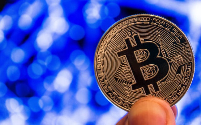 Giá Bitcoin sụt giảm mạnh, xuống dưới mốc 27.000 USD