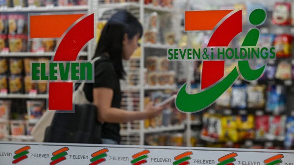 7-Eleven “vùng vẫy” chống bị thâu tóm