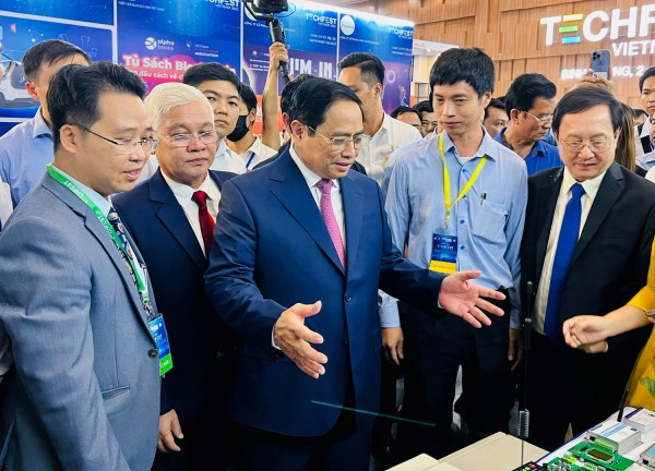 Cần bước chuyển đột phá để phát triển mô hình tăng trưởng mới