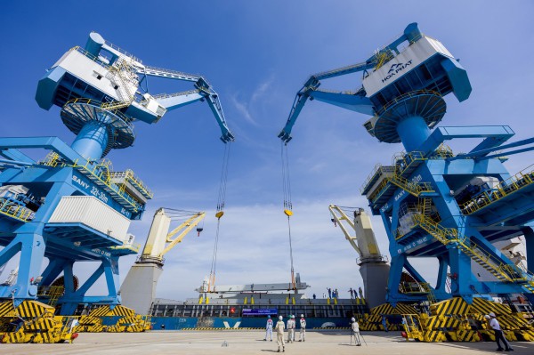 Cảng tổng hợp container ngàn tỉ của Hòa Phát đón chuyến tàu thương mại đầu tiên