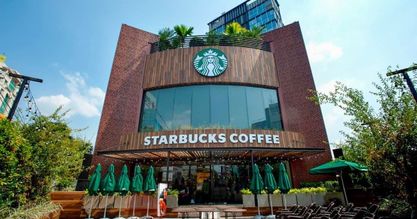 Chính sách “một mũi tên trúng 2 đích” của Starbucks