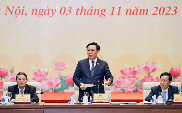 Chủ tịch Quốc hội Vương Đình Huệ gặp gỡ đại diện các gia đình doanh nhân Việt