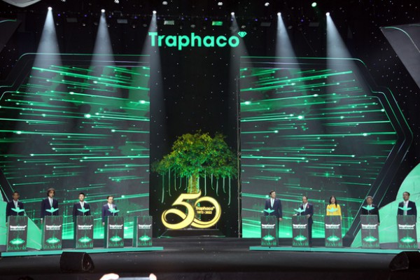 Công ty Cổ phần Traphaco đón nhận Huân chương Lao động hạng Nhất