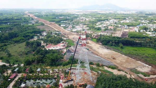 Công ty Truyền tải điện 4 góp phần đưa cao tốc Biên Hòa - Vũng Tàu tăng tốc về đích