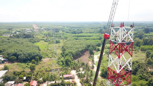 Công ty Truyền tải điện 4 góp phần đưa cao tốc Biên Hòa - Vũng Tàu tăng tốc về đích