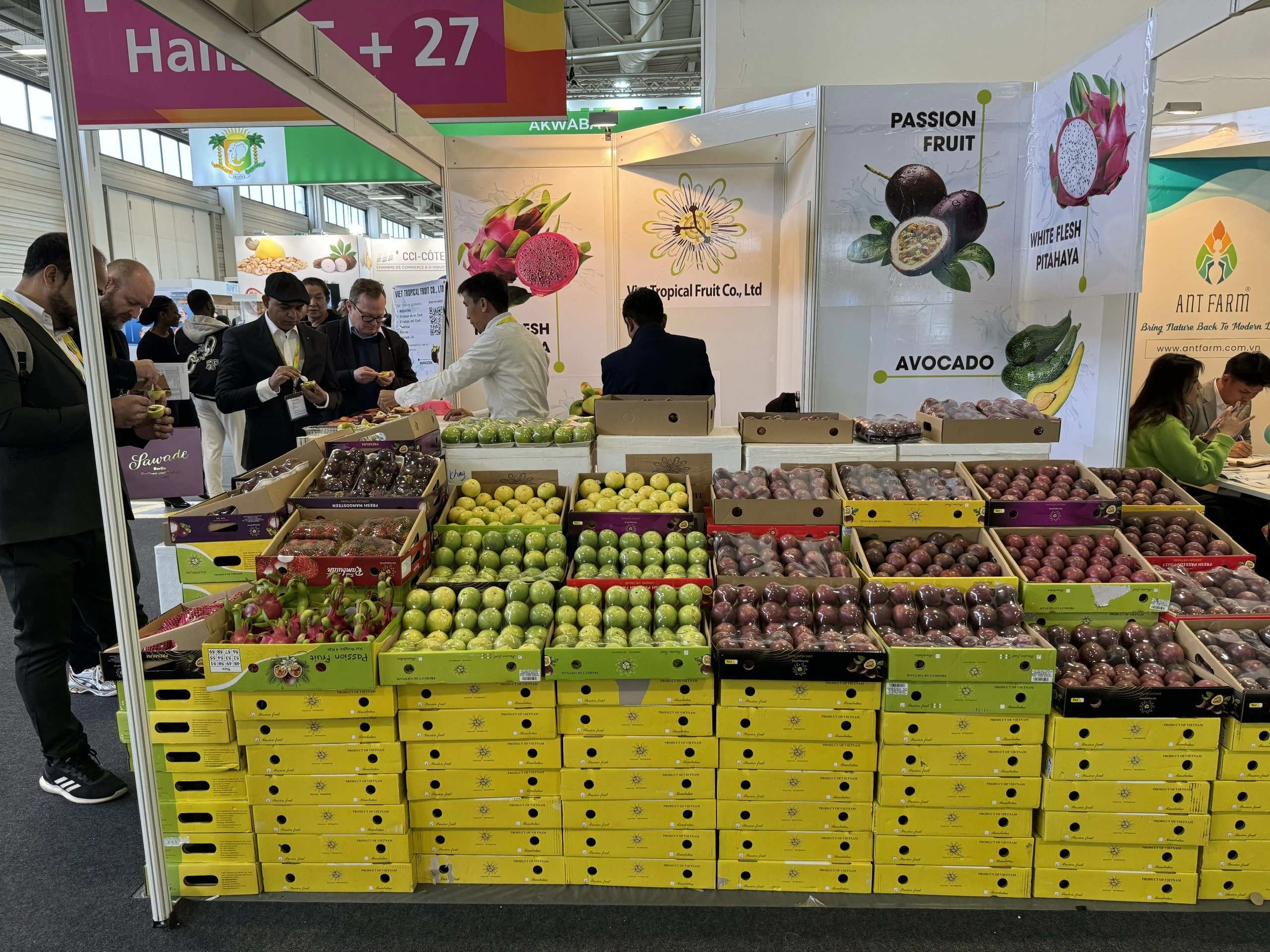 Doanh nghiệp Việt bán trái cây tết tại chợ rau quả lớn nhất thế giới