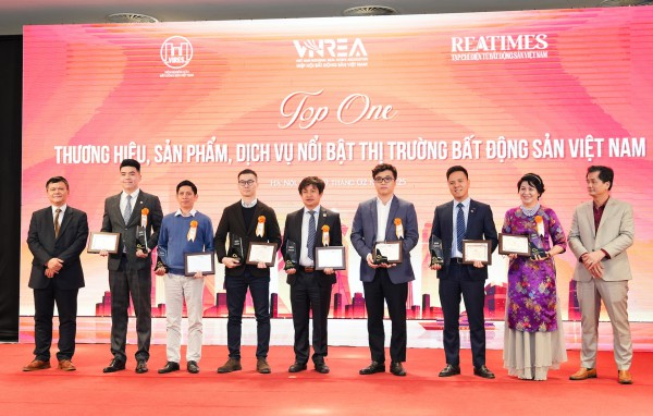 Doanh nghiệp lọt “Top One thương hiệu dẫn đầu ngành proptech năm 2024” có hệ sinh thái thông minh thế nào? Doanh nghiệp lọt “Top One thương hiệu dẫn đầu ngành proptech năm 2024” có hệ sinh thái thông minh thế nào?