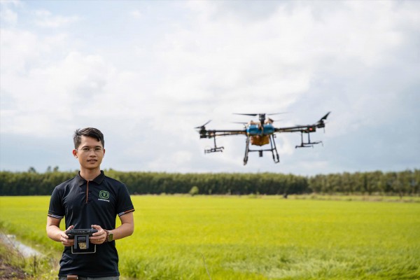 Drone bay cao, nông nghiệp đổi mới