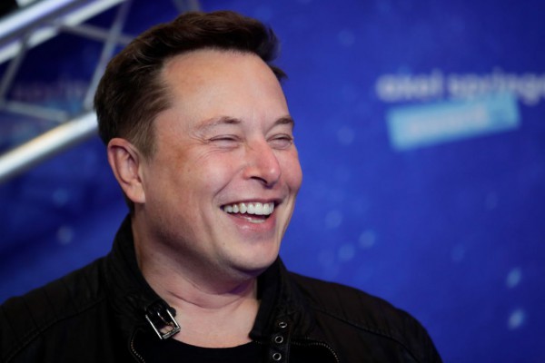 Elon Musk lại “troll” Apple