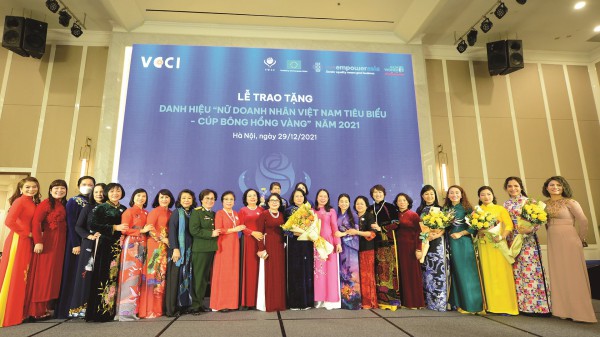 “Giá trị mềm” của phụ nữ trong kỷ nguyên lãnh đạo mới “Giá trị mềm” của phụ nữ trong kỷ nguyên lãnh đạo mới