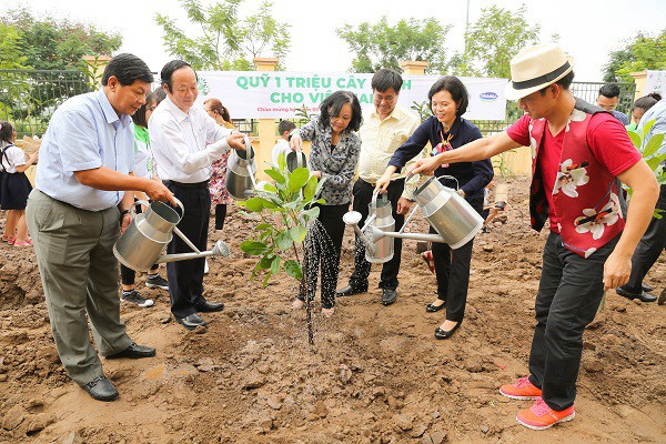 Góp phần cùng Chính phủ thực hiện mục tiêu Net Zero 2050, Vinamilk tiếp tục hành trình trồng cây xanh