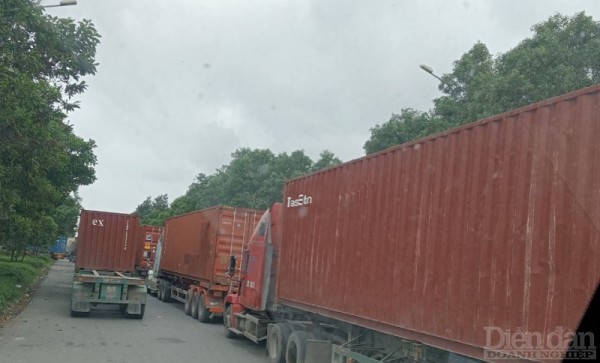 Hải Phòng: Doanh nghiệp vận tải kêu cứu vì ùn tắc hàng hóa tại Đình Vũ