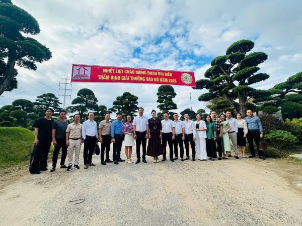 Hành trình từ “người lái đò” đến “kiến trúc sư” những mảng xanh Hành trình từ “người lái đò” đến “kiến trúc sư” những mảng xanh