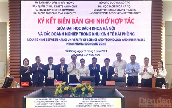 Kết nối nhà trường - doanh nghiệp trong đào tạo nhân lực chất lượng cao