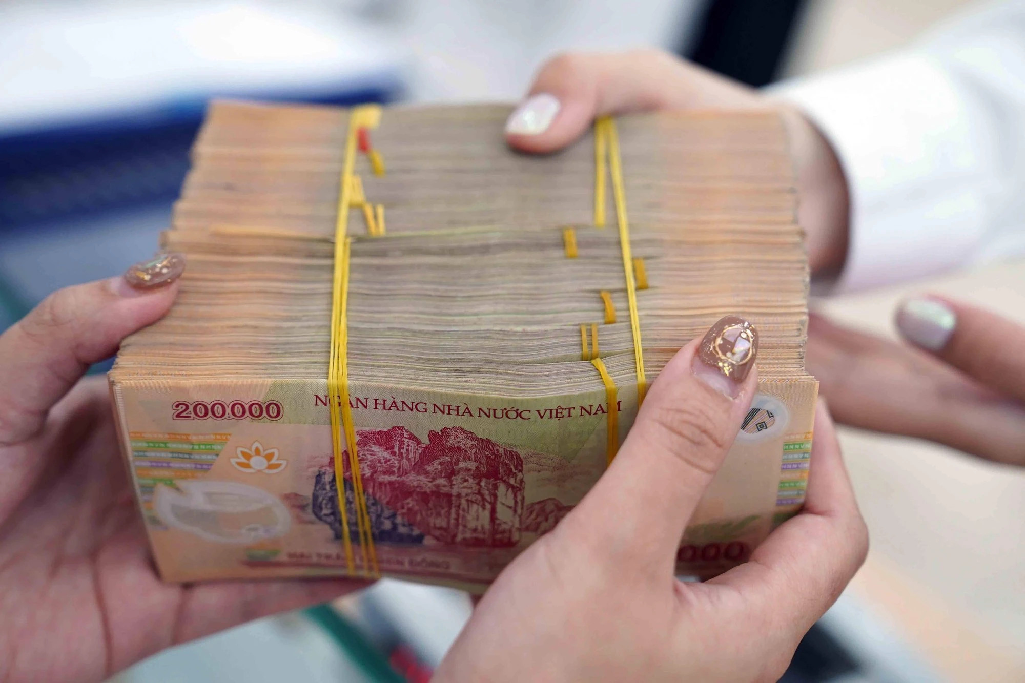 Lãi vay vẫn bào mòn lợi nhuận các doanh nghiệp