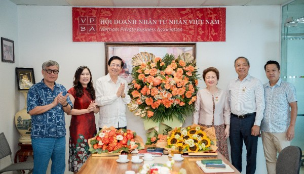 Madame Nguyễn Thị Nga được giao giữ chức Quyền Chủ tịch Hội Doanh nhân Tư nhân Việt Nam