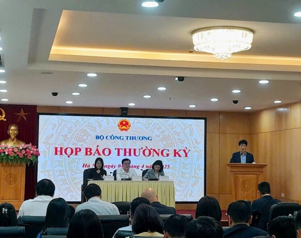 Mỹ áp thuế 46% với Việt Nam: Không bỏ "trứng chung một giỏ"