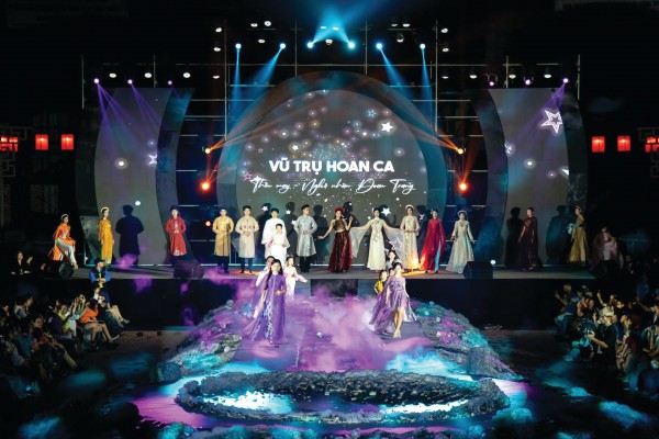 Người giữ “hồn” trang phục truyền thống Huế