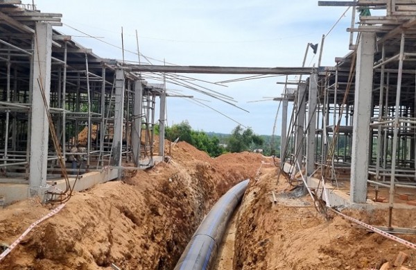 Nhà máy Bột - Giấy VNT19 thi công đường ống xả thải theo đúng phê chuẩn thiết kế của các cơ quan chức năng
