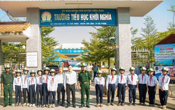 Nhựa Tiền Phong tặng xe đạp cho học sinh nghèo Hải Phòng