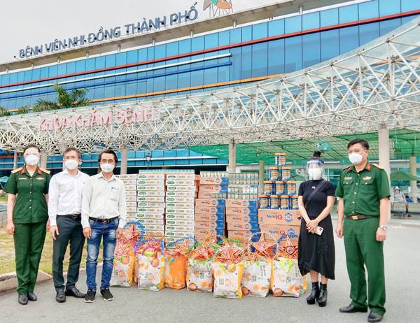 Nutifood mang Trung thu đến cho các em nhỏ và bệnh nhân Covid -19 Nutifood mang Trung thu đến cho các em nhỏ và bệnh nhân Covid -19