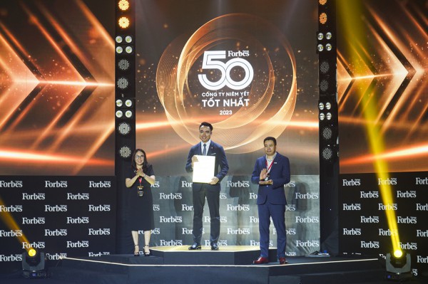 Petrolimex tiếp tục được vinh danh “Top 50 công ty niêm yết tốt nhất Việt Nam” năm 2023