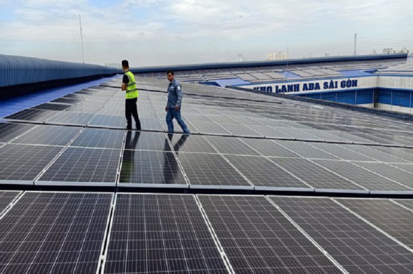 Phát triển điện mặt trời mái nhà “tự dùng” có lợi cho các bên tham gia