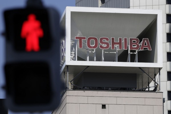 TOSHIBA: Tín hiệu từ sự sụp đổ (Phần 2)