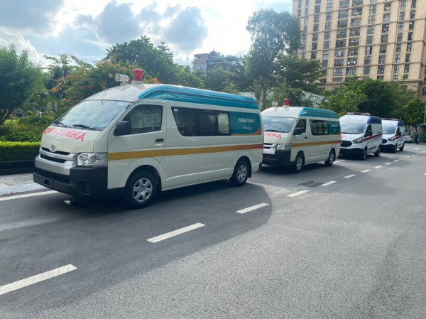 Tập đoàn Geleximco và ABBANK tặng 4 xe cứu thương chuyên chở bệnh nhân Covid-19