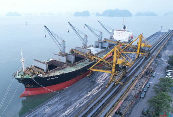 Tập đoàn TKV: "Xông" cảng cho ngày mùng 1 Tết với 41.000 tấn than Tập đoàn TKV: "Xông" cảng cho ngày mùng 1 Tết với 41.000 tấn than