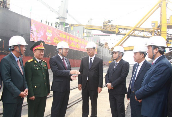 Tập đoàn TKV: "Xông" cảng cho ngày mùng 1 Tết với 41.000 tấn than Tập đoàn TKV: "Xông" cảng cho ngày mùng 1 Tết với 41.000 tấn than