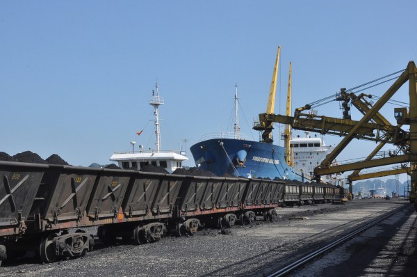 Thị trường tiêu thụ than dự báo khó khăn hơn những tháng đầu năm Thị trường tiêu thụ than dự báo khó khăn hơn những tháng đầu năm