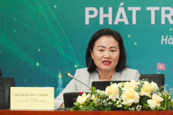 Từ trụ cột năng lượng đến điểm tựa cộng đồng Từ trụ cột năng lượng đến điểm tựa cộng đồng