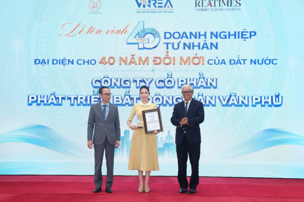 Văn Phú được vinh danh Top 40 doanh nghiệp tư nhân tiêu biểu đại diện cho 40 năm đổi mới đất nước Văn Phú được vinh danh Top 40 doanh nghiệp tư nhân tiêu biểu đại diện cho 40 năm đổi mới đất nước