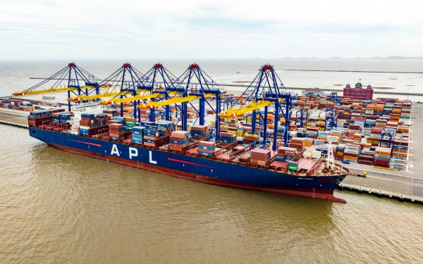 Việt Nam xuất siêu 19,56 tỷ USD, chuyên gia dự báo kỷ lục mới Việt Nam xuất siêu 19,56 tỷ USD, chuyên gia dự báo kỷ lục mới