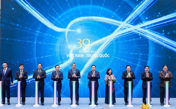 Vietnam Airlines kỷ niệm 30 năm đường bay Việt Nam – Trung Quốc