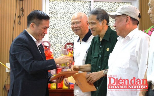 Vietravel Hải Phòng: Tri ân gia đình chính sách, người có công với cách mạng Vietravel Hải Phòng: Tri ân gia đình chính sách, người có công với cách mạng