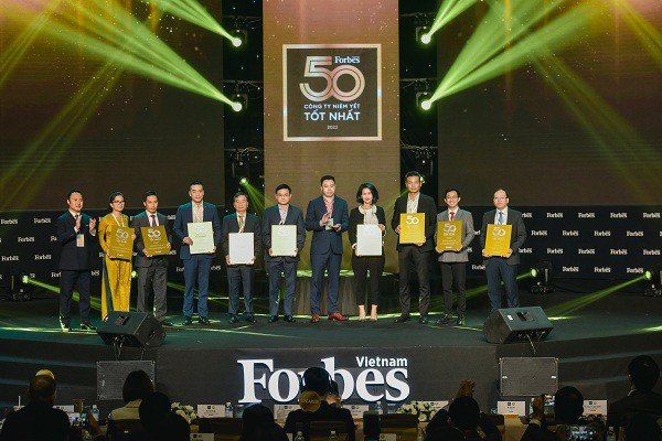 Vinamilk - Doanh nghiệp F&B duy nhất 10 năm liền trong “Top 50 công ty niêm yết tốt nhất Việt Nam” của Forbes