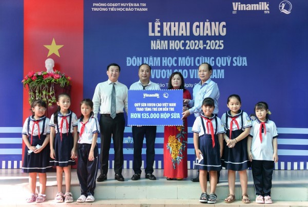 Vinamilk & Quỹ sữa năm 2024: Gần nửa triệu hộp sữa cùng trẻ em khó khăn đến trường