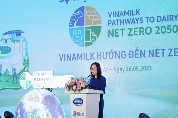 Vinamilk công bố lộ trình tới Net Zero 2050, nhà máy và trang trại đạt trung hòa Carbon đầu tiên