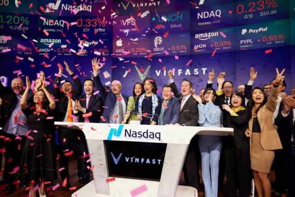 Vinfast đột phá với doanh thu vượt tỉ 