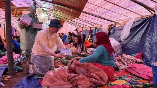 Vingroup tiếp tục hỗ trợ thêm 500 tỷ cứu trợ miền Trung, nâng tổng đóng góp lên 1.000 tỷ đồng Vingroup tiếp tục hỗ trợ thêm 500 tỷ cứu trợ miền Trung, nâng tổng đóng góp lên 1.000 tỷ đồng