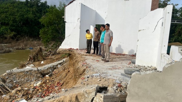 Vingroup tiếp tục hỗ trợ thêm 500 tỷ cứu trợ miền Trung, nâng tổng đóng góp lên 1.000 tỷ đồng Vingroup tiếp tục hỗ trợ thêm 500 tỷ cứu trợ miền Trung, nâng tổng đóng góp lên 1.000 tỷ đồng