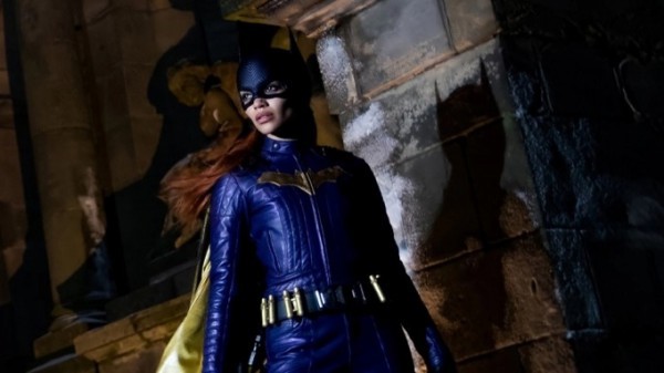Warner Bros “khai tử” Batgirl và sự thoái trào của phim trực tuyến