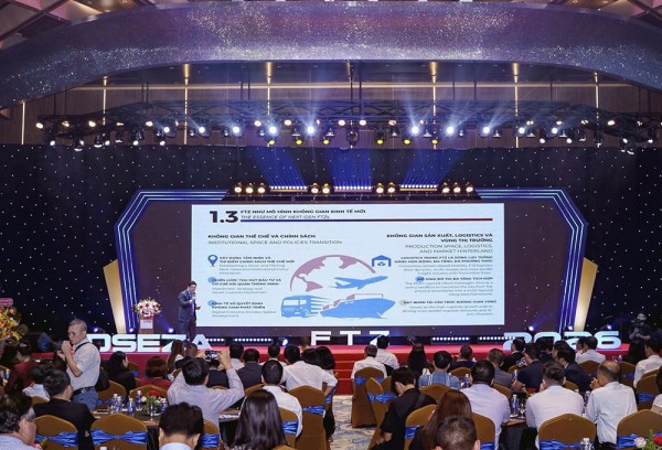 “Áo khoác” mới của doanh nghiệp tư nhân nhìn từ Hội thảo FTZ Đà Nẵng “Áo khoác” mới của doanh nghiệp tư nhân nhìn từ Hội thảo FTZ Đà Nẵng