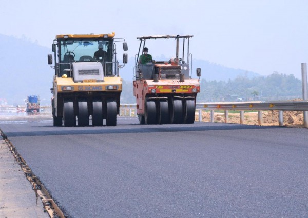 Áp lực tăng trưởng vượt kỳ vọng của đầu tư công