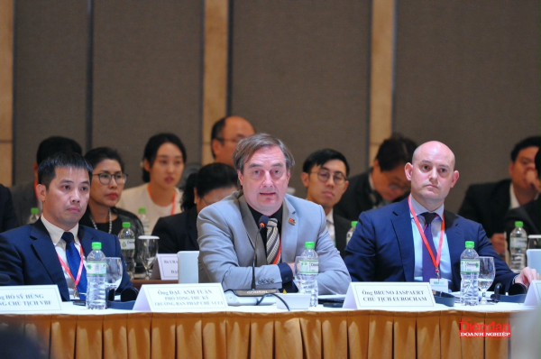 Đẩy mạnh cải cách thủ tục, củng cố niềm tin nhà đầu tư Đẩy mạnh cải cách thủ tục, củng cố niềm tin nhà đầu tư