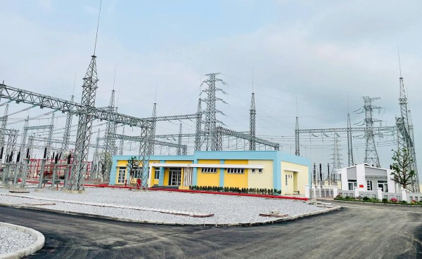 Đóng điện Dự án Trạm biến áp 220kV Vũ Thư và đường dây đấu nối: Tăng cường đảm bảo điện cho tỉnh Thái Bình