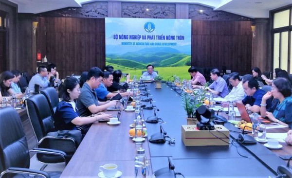 Bộ Nông nghiệp và Phát triển nông thôn nói gì về gia cầm "ngoại" ồ ạt vào Việt Nam?